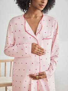 Moonlight&Mama 孕妇撞色滚边翻领宽松贴袋心形印花长袖睡裙，舒适优雅细节，秋冬款 - 淺粉色 - 查看 2