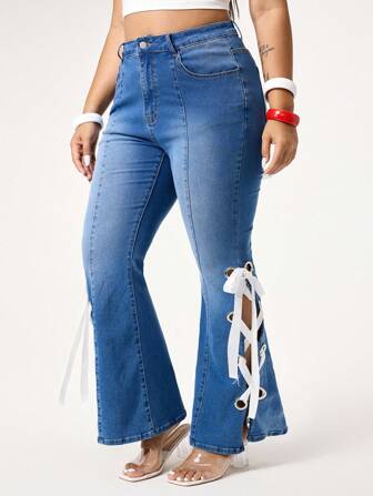 Jeans pitillo de talla grande de color azul oscuro con ojales laterales, cordón y cintura elástica