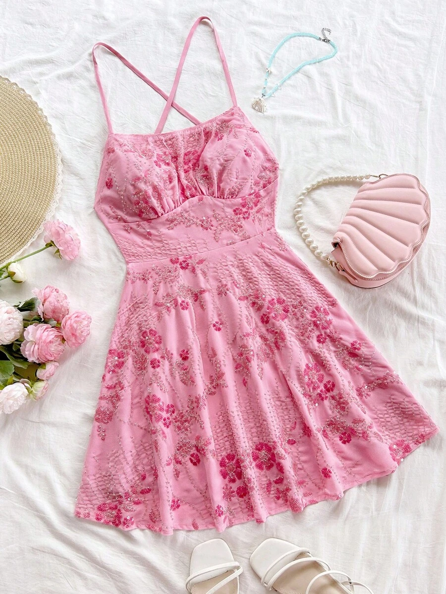 Soleia 女士节日浪漫粉色刺绣竹纹面料细肩带露背 A 字迷你连衣裙，时尚性感连衣裙，适合海滩、邮轮、浪漫约会、狂欢节 - 粉色 - 查看 1