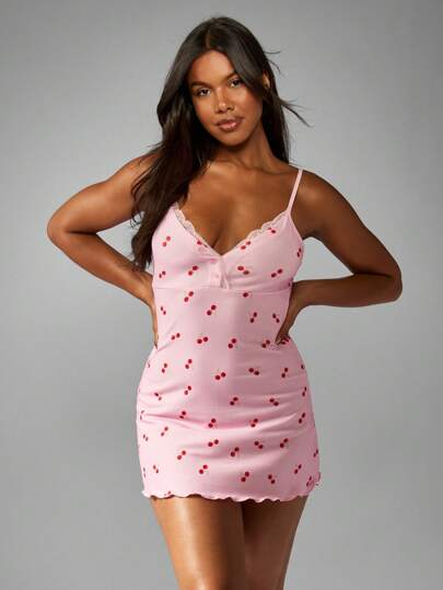 MISSGUIDED Körsbärsmönstrad nattklänning Minilång urringning Spaghettiband Nattklänning Underklänning Spetskant Volangkant Loungekläder