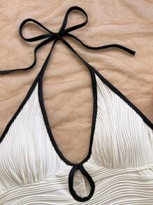 Soleia 女士休闲度假 V 领露背蝴蝶结前镂空黑白撞色饰边紧身罗纹连体裤，适合派对、约会、下午茶、海边沙滩，可作为内穿或外穿