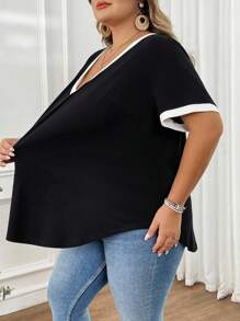 SHEIN CURVE+ 大码女式 V 领短袖休闲 T 恤，黑白配色/大码 T 恤夏季/乡村/海滩度假装/沙滩装/沙滩装 - 黑與白 - 查看 9