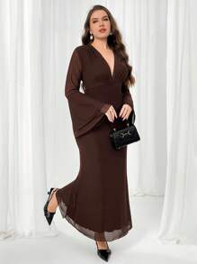 Firerie Damen Große Größen Maxi Kleid mit tiefem V-Ausschnitt, einfarbig braun, mit Rüschentrimm, enganliegend, weite Ärmel, Mesh-Material - Kaffeebraun - Übersicht 3