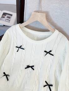 SHEIN 2 件套少女黑白纯色休闲可爱针织蝴蝶结圆领长袖毛衣上衣和黑色褶皱迷你裙，秋冬干净女孩返校装 - 黑與白 - 查看 4