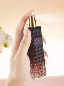 SHEIN 1 件 30ml 香氛喷雾 - 四种香味，适用于房间、客厅和汽车的空气清新剂，持久的花果香甜空气喷雾，含有持久的天然清新宜人的精华 - 适用于室内、室外、派对、节日、家庭、办公室，是情人节、婚礼送给家人、亲戚和朋友的理想礼物 - 多色 - 查看 2