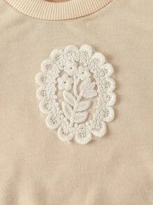 Souflis Souflis Baby Girl Fashion Simple Lace Badge Long Sleeve Round Neck Sweatshirt And Tie Waist Pants 2pcs Outfit Set, Suitable For Spring And Autumn, Daily Wear, Outings, College, Park, Playground Cream Baby Girl Outfit Baby Set Autumn Winter Season Toddler Cream Outfit - Apricot - View 8