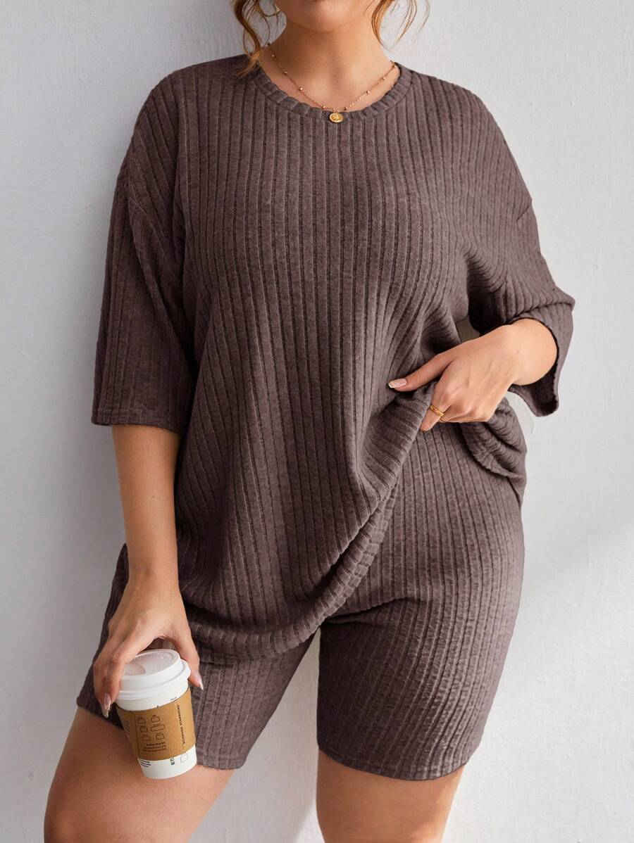 SHEIN Essnce Plus Size Summer Casual Solid Color T-Shirt & Shorts 2 Pieces Set - Brown - View 1