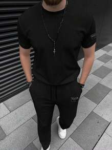 Manfinity Homme 男士夏季字母印花圆领短袖T恤和裤子休闲装，外出男士白色服装白色服装男士两件套男士白色服装