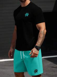 Manfinity CasualCool Conjunto de camiseta casual de manga corta con cuello redondo y estampado de letras, y pantalón corto con cintura con cordón, talla grande para hombre
