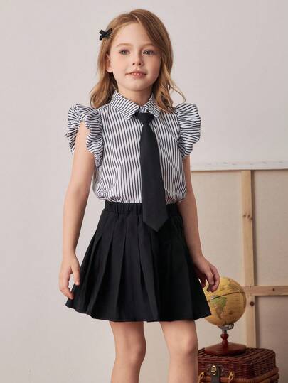 PrepCrw طقم قميص مخطط باللون الأبيض والأسود والتنورة المطوية للفتيات الصغيرات بأسلوب ال- Preppy