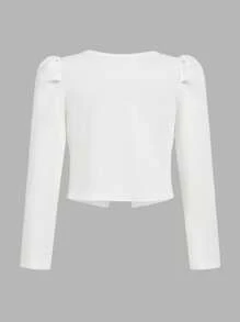 Elegancka kurtka z krótkim rękawem dla nastolatki z teksturowanej dzianiny w kolorze białym z ozdobnymi perłami na ramionach