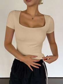 DAZY 女式方领短袖休闲短款修身 T 恤，性感学院风上衣 - 杏色 - 查看 2