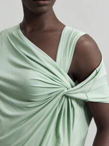 Ontre Áo nữ màu trơn cổ lệch, thiết kế nhún xoắn, thích hợp cho kỳ nghỉ hè & thu 2025, đi biển, dự tiệc, phối đồ đa năng, lễ hội, các sự kiện xã hội, trang phục thường ngày, công sở. - màu xanh lá - Xem 5