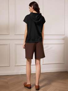 Briarwyn 女式刺绣徽章连帽口袋短袖休闲运动衫图案T恤复古风格女式返校服装 - 黑色 - 查看 6