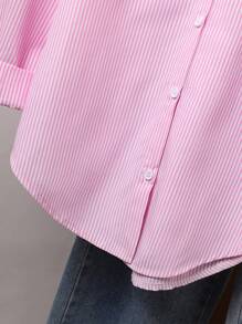 Camisa de una sola hilera de bolsillo con hombro caído y manga larga a rayas para niña adolescente