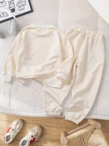 SHEIN Sweat-shirt-shirt col rond 2 en 1 pour jeunes garçons, assorti à un pantalon de sport coordonné. Style casual, tissu doux et confortable, convient pour le port extérieur et scolaire, idéal pour la rentrée scolaire en automne - Multicolore - Voir 2