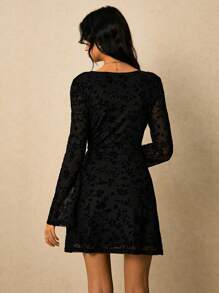 Poéselle 女式优雅花卉植绒方领喇叭袖连衣裙 - 黑色 - 查看 7