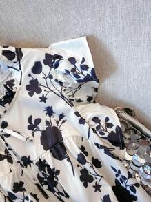 SHEIN Clasi CURVE 大码女式夏季浪漫杏色和黑色花卉印花衬衫，蝴蝶结领口/荷叶边袖子/复古印花/简约百搭 - 彩色 - 查看 3