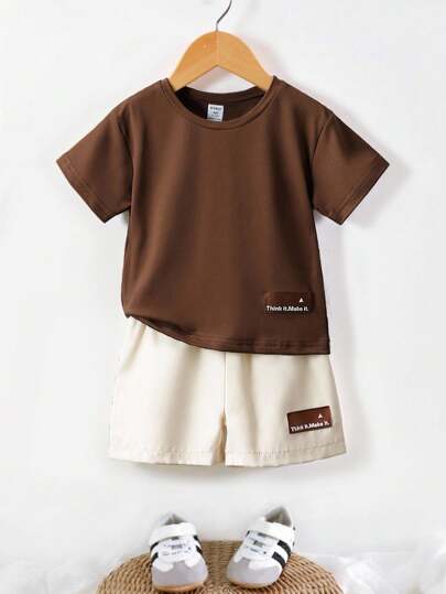 SHEIN 2 Pieces Baby Boy Unisex Newborn Neutral Set. It's A Set With A Brown Top And Apricot Shorts, Decorated With Letter Patches. Suitable For Summer, This Sportswear Is Perfect For Vacations, Parties, Outings, And As A Versatile Basic For School In Summer.Outfit Toddler Infant Outfits Unisex Summer.