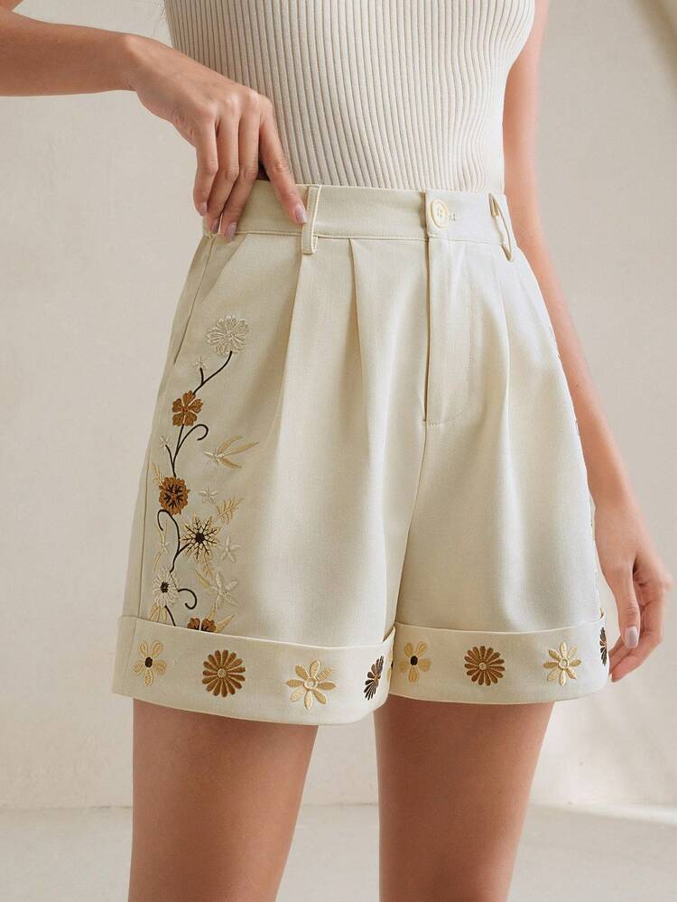 Damen Sommer Plissee Shorts mit floraler Stickerei, lässig für den Urlaub