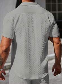 Manfinity Homme Men's Casual Solid Color Textured Short Sleeve Shirt, Summer