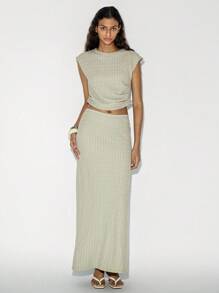 Lumivelle SummerHoliday Homecoming Dress Fashionable Short Sleeve Casual 2-Piece Set: 25 Summer Short Sleeve T-Shirt + Bodycon Maxi Skirt, Elegant Elegant Round Neck Waisted Long Skirt Set For Women. Side Pleated Waisted Elastic Slim Fit T-Shirt Design, Distinctive Fabric Niche Maxi Skirt Set. French Pleated Slim Fit Short Sleeve T-Shirt + A-Line Maxi Dress 2-Piece Set For Spring/Summer