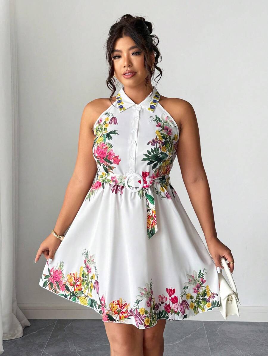 Elenzga Vestido casual de verão para férias, mulheres plus size, estampa floral, sem mangas, gola halter, com fivela e cinto - Branco - Visão 1