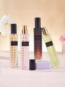 SHEIN 1 件 30ml 香氛喷雾 - 四种香味，适用于房间、客厅和汽车的空气清新剂，持久的花果香甜空气喷雾，含有持久的天然清新宜人的精华 - 适用于室内、室外、派对、节日、家庭、办公室，是情人节、婚礼送给家人、亲戚和朋友的理想礼物 - 多色 - 查看 1