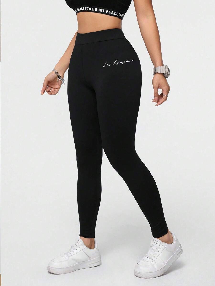 SHEIN Essnce Leggings deportivos casuales con estampado de letras de punto elástico para mujer. Leggings negros para mujer adecuados para salir, ropa de otoño, ropa deportiva femenina - Negro - Ver 1