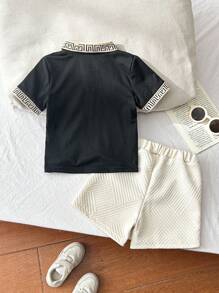 Souflis Souflis 2件組男嬰夏季休閒套裝 黑色家庭款 Polo領短袖上衣+紋理短褲 刺繡圖案 精緻外出穿搭 - 黑色 - 查看 2