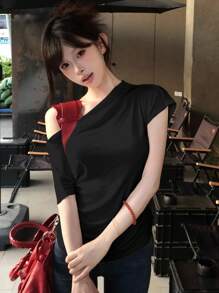 DAZY Áo thun hở vai màu trơn cổ tròn bất đối xứng dành cho nữ, đa năng và thanh lịch - màu đen - Xem 2