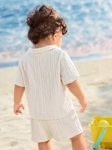 Cozy Pixies Set de 2 piezas de jersey de punto suave de cuello polo y pantalones cortos de cintura elástica para bebé niño - Albaricoque - Ver 2