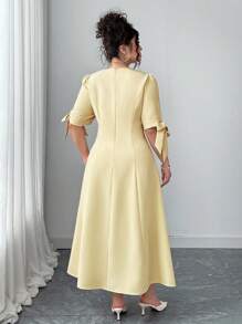 Elenzga Elegantes Kleid in Große Größen für Damen mit einfarbigem Kurzarm V-Ausschnitt und Schleife - Gelb - Übersicht 2