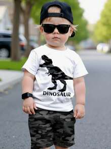 SHEIN 恐龙、街头风、童装精选系列、日常基础款、快乐儿童、儿童粉彩色系、机车风、家庭旅行、快乐时光、我爱妈妈、我爱爸爸、温馨家园、酷炫儿童、男婴两件套休闲圆领短袖短裤、适合夏季的恐龙男婴服装、男婴夏季套装、幼儿恐龙套装、男婴迷彩短裤、男童恐龙衬衫 - 彩色 - 查看 1