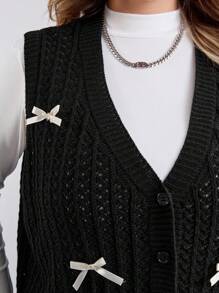 SHEIN CURVE+ Plus Size Women's Bow Decor Single-Breasted Knitted Vest