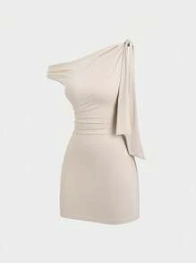 Sweetra 女式不对称领口荷叶边性感 A 字裙，收腰，修身，法式迷你裙 - 卡其色 - 查看 3