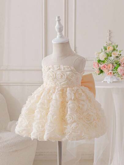 SHEIN Glamorique Kids 女婴花朵3D蕾丝薄纱缎面泡泡袖后背蝴蝶结珍珠装饰派对礼服，婚礼花童礼服，生日、周年纪念女婴礼服，优雅婚礼女婴蝴蝶结礼服，女婴花童礼服，幼儿花童礼服，香槟色女婴礼服，秋冬款