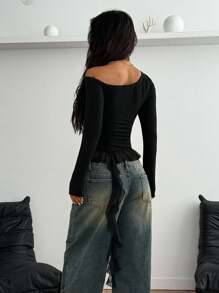 Coolane 女款秋季演唱会街头风 Y2K 度假风 Gyaru 休闲弹力不对称领口网眼拼布荷叶边下摆 T 恤 - 黑色 - 查看 6