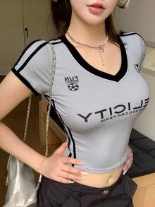 DAZY 女式 V 领撞色条纹印花修身休闲街头风格短袖 T 恤，夏季短款女式上衣