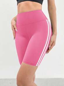 Easithlete 女式亮粉色运动百慕大短裤，采用舒适针织面料制成，饰有时尚的白色侧条纹，适合运动训练和日常运动穿着。女式高腰运动短裤粉色骑行短裤高腰运动短裤氨纶健身短裤 - 玫紅色 - 查看 4