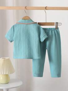 Kleinkind Jungen beige Kurzarm Krepp Funny 3D süßer Dinosaurier bedrucktes Top und Hose Hausanzug, 2er Set, Frühling/Sommer