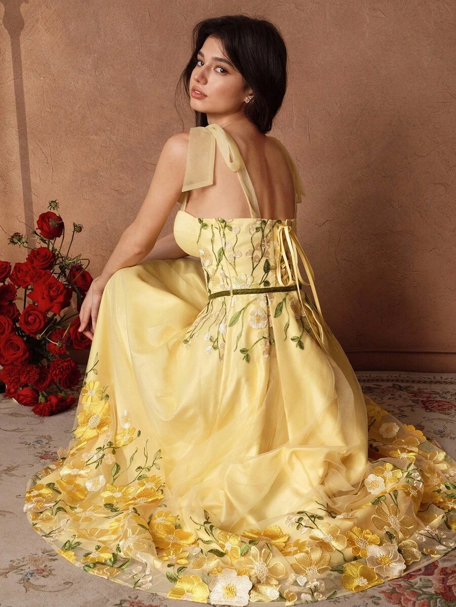 SHEIN Unity 女士浪漫花卉刺绣修身腰喇叭形A字黄色连衣裙，春夏 - 黃色 - 查看 1