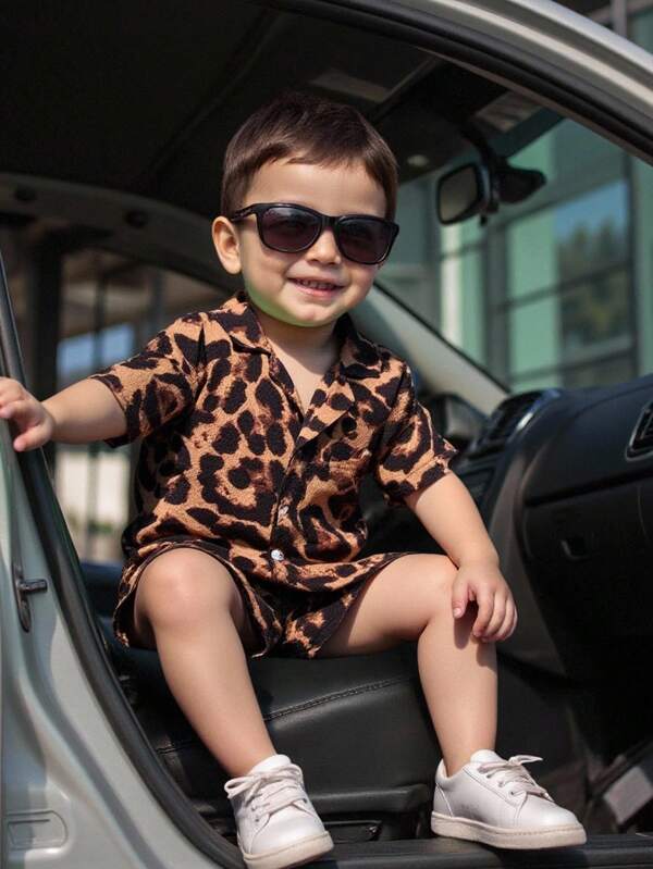 SHEIN 2pcs Baby Boy Leopard Pattern Lapel Short Sleeve Cardigan Top And Elastic Waist Shorts Set