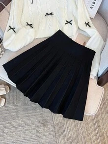 SHEIN 2 件套少女黑白纯色休闲可爱针织蝴蝶结圆领长袖毛衣上衣和黑色褶皱迷你裙，秋冬干净女孩返校装 - 黑與白 - 查看 7