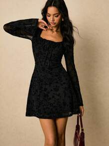 Poéselle 女式优雅花卉植绒方领喇叭袖连衣裙 - 黑色 - 查看 3