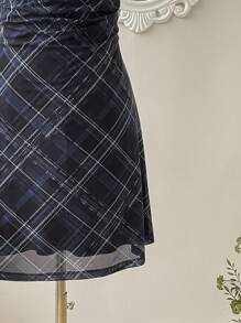 SHEIN MOD A 字型格子迷你连衣裙，可调节领口设计和腰部收紧设计