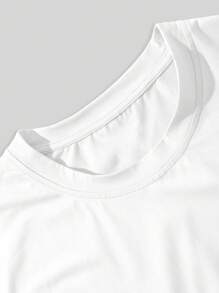 Manfinity RSRT 大码男士休闲宽肩背心。简约设计。正面棕榈树图案，背面“永远追逐日落”标语，传递自由与冒险精神。适合夏日海滩或休闲聚会，易于搭配，彰显个人魅力。也是送给男朋友或老公的绝佳礼物。男士沙滩T恤、邮轮衬衫、男士背心、度假装