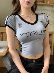 DAZY 女式 V 领撞色条纹印花修身休闲街头风格短袖 T 恤，夏季短款女式上衣