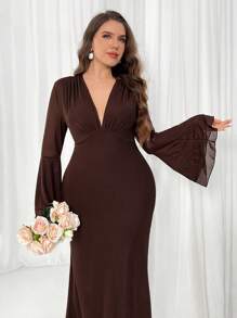 Firerie Damen Große Größen Maxi Kleid mit tiefem V-Ausschnitt, einfarbig braun, mit Rüschentrimm, enganliegend, weite Ärmel, Mesh-Material - Kaffeebraun - Übersicht 4