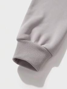 青少年男孩灰色丝带印花装饰简约廓形运动衫，休闲校园风格，舒适时尚，百搭，柔软面料，适合日常穿着、上学、外出、户外运动